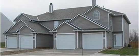 203 W Nicholas Dr, Unit C in Lone Jack, MO - Building Photo