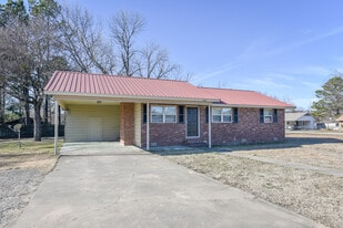 700 S Roland Rd in Roland, OK - Building Photo