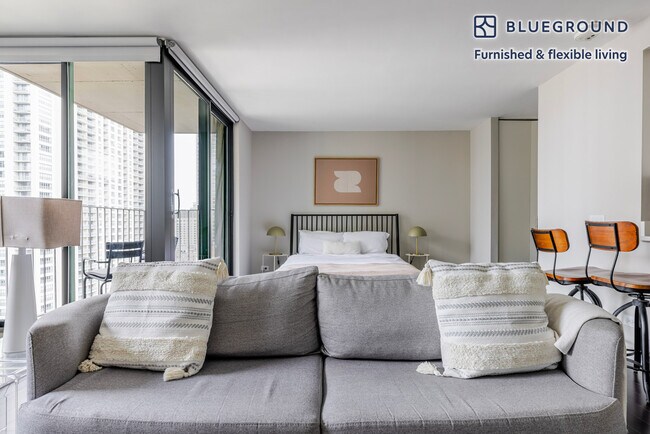 77 W Huron St in Chicago, IL - Building Photo - Building Photo