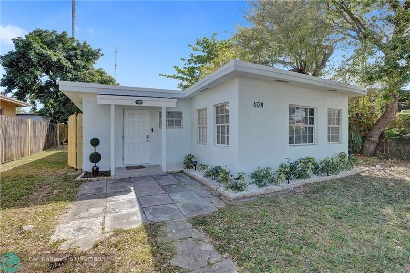 6128 SW 39th St in Miramar, FL - Building Photo
