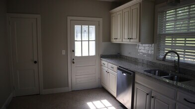 1016 Wickford Rd in Vestavia Hills, AL - Building Photo - Building Photo