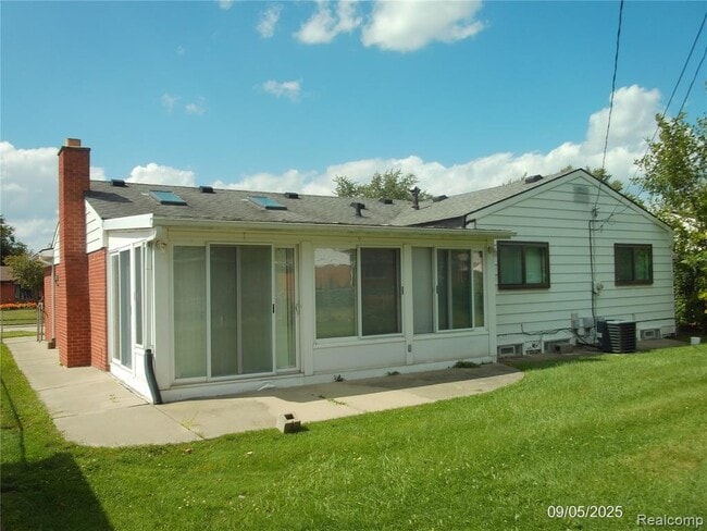 38732 Monterey Dr in Sterling Heights, MI - Foto de edificio - Building Photo