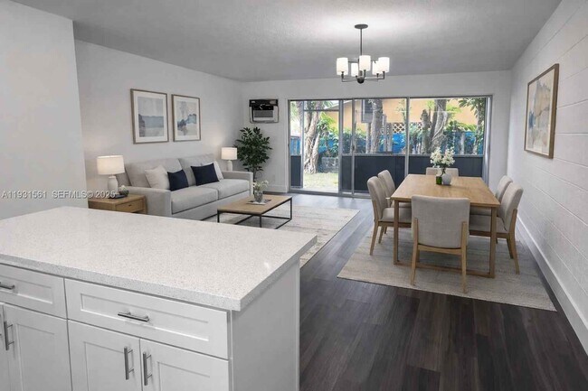 638 NE 166th St in Miami, FL - Building Photo - Building Photo