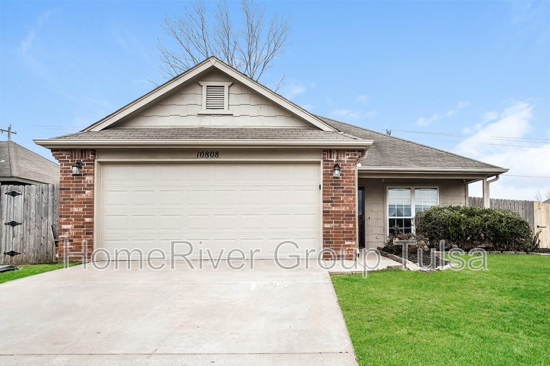 10808 E 123rd St N in Collinsville, OK - Building Photo