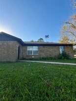 7014 Troy St in Santa Fe, TX - Building Photo