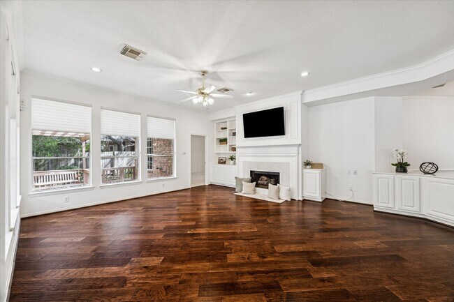 property at 14 Prism Cove Pl