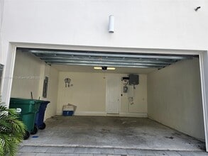 6670 NW 105th Ct in Doral, FL - Building Photo - Building Photo