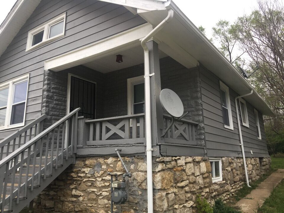 3515 Mersington Ave in Kansas City, MO - Building Photo