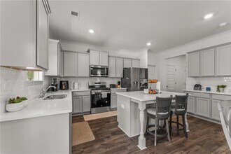 379 Blue Juniper Cir in Loganville, GA - Foto de edificio - Building Photo