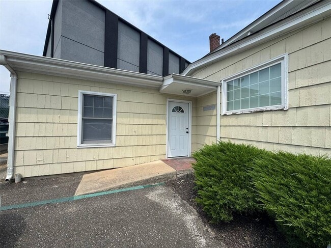 42 Fire Island Ave in Babylon, NY - Building Photo - Building Photo
