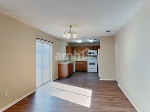 2050 Harcourt Pl in Odessa, FL - Foto de edificio - Building Photo