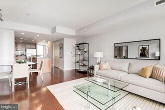 912 F St NW-Unit -909 in Washington, DC - Foto de edificio - Building Photo