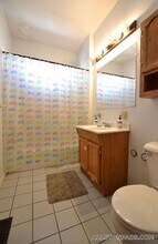 44 Easton St, Unit 2 in Boston, MA - Foto de edificio - Building Photo