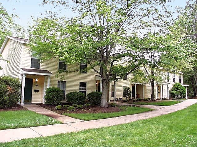 Colonial Village in Jackson, MS - Building Photo