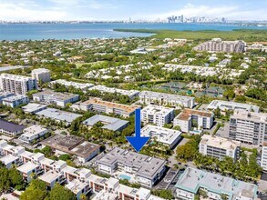 290 Sunrise Dr in Key Biscayne, FL - Building Photo - Building Photo
