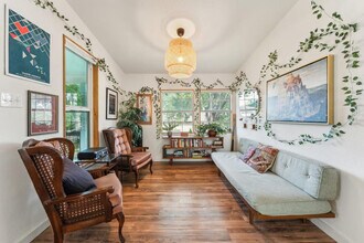 4966 Bundyhill Dr in Austin, TX - Building Photo - Building Photo