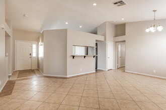 6400 Cosmo Ln in Las Vegas, NV - Building Photo - Building Photo