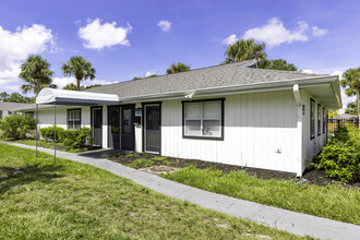 Outrigger Village Apartments in Kissimmee, FL - Building Photo - Building Photo