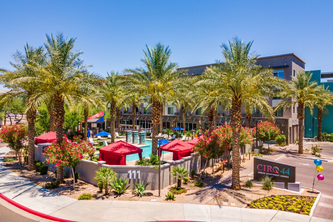 CIRQ 44 in Phoenix, AZ - Building Photo