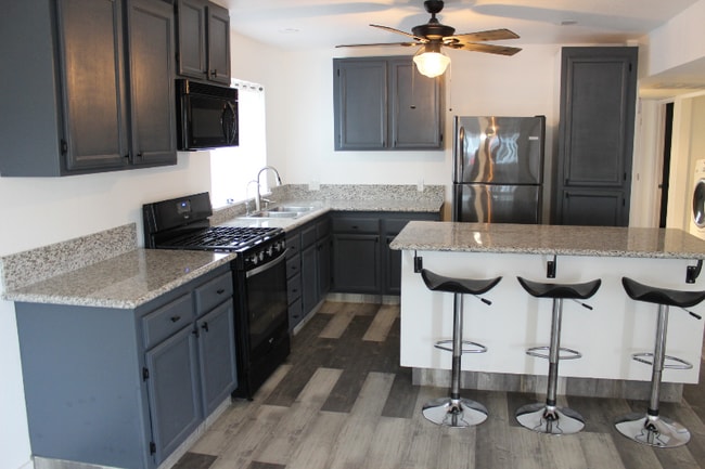 202 Bruce Way in Henderson, NV - Foto de edificio - Building Photo