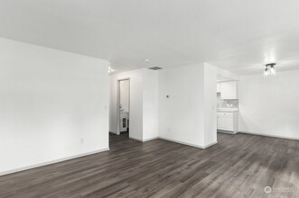 822 141st Pl SE in Bellevue, WA - Building Photo - Building Photo