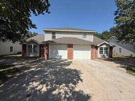 1709 Hanover Blvd in Columbia, MO - Building Photo