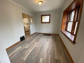 348 Jewell Dr in Akron, OH - Building Photo - Building Photo