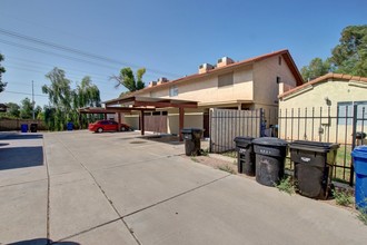 Gorgeous Townhouse with Private Yard in Mesa, AZ - Foto de edificio - Building Photo