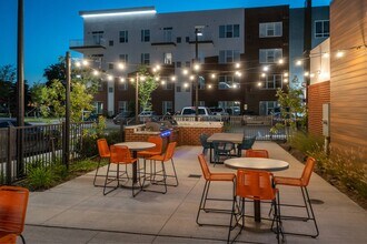 Ellipse Urban Apartments in Hampton, VA - Foto de edificio - Building Photo