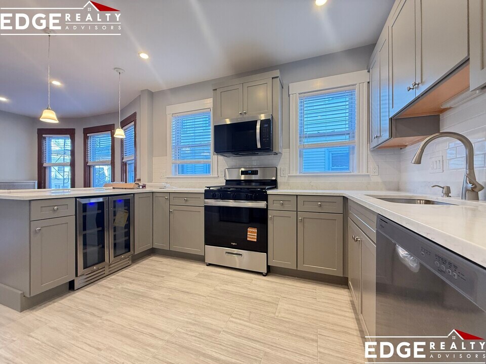 69 Turner St, Unit 1 in Boston, MA - Foto de edificio