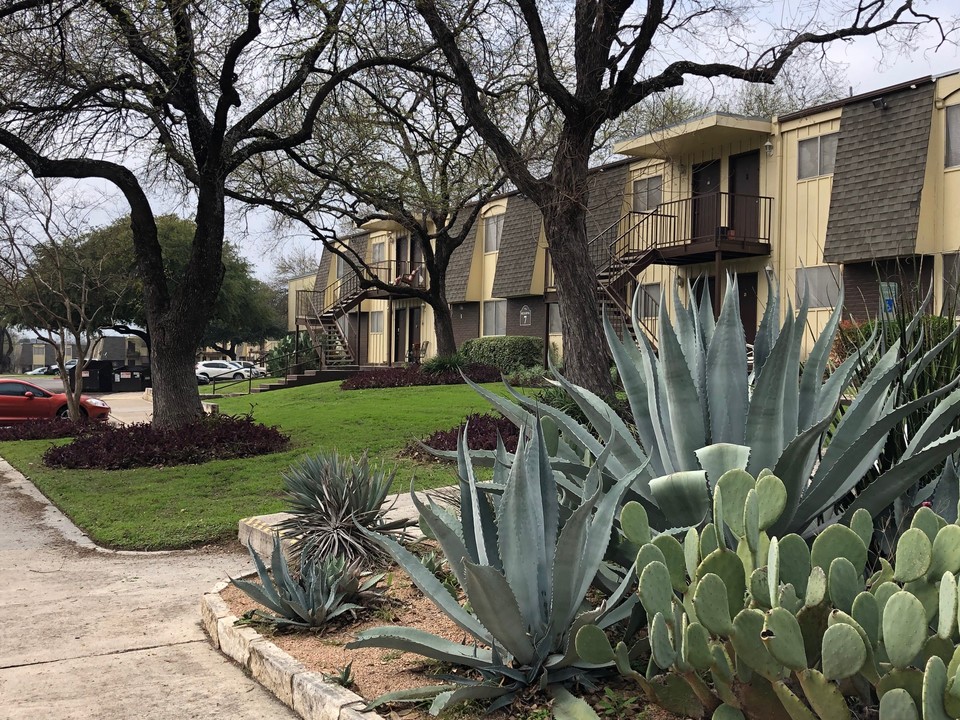 Apartments Northwest in San Antonio, TX - Building Photo