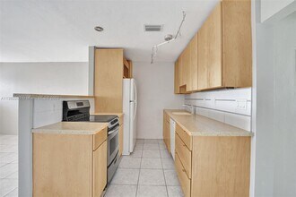 2909 Middle River Dr-Unit -204 in Fort Lauderdale, FL - Building Photo - Building Photo