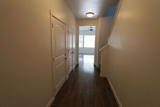 492 S Highpoint Dr in Saratoga Springs, UT - Building Photo - Building Photo