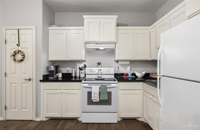 909 N Maryland St-Unit -B in Alton, TX - Foto de edificio - Building Photo