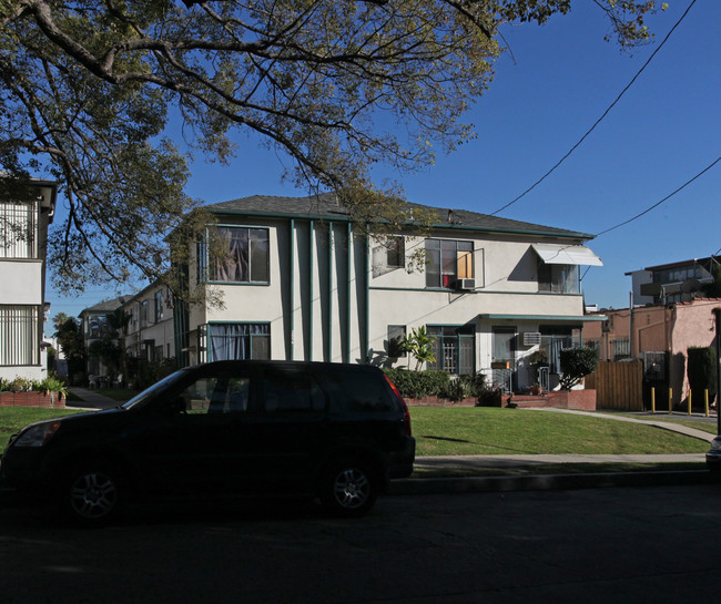 2056 Rodney Dr in Los Angeles, CA - Building Photo - Building Photo