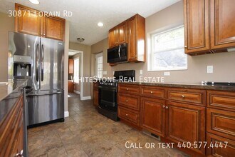 30871 Lorain Rd in North Olmsted, OH - Building Photo - Building Photo