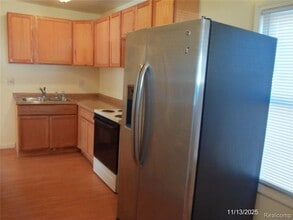 17048 Lowell St in Roseville, MI - Building Photo - Building Photo