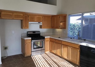 2266 Isabel Virginia Dr in Tracy, CA - Building Photo - Building Photo