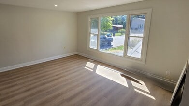 698 Burton Dr in Innisfil, ON - Building Photo - Building Photo