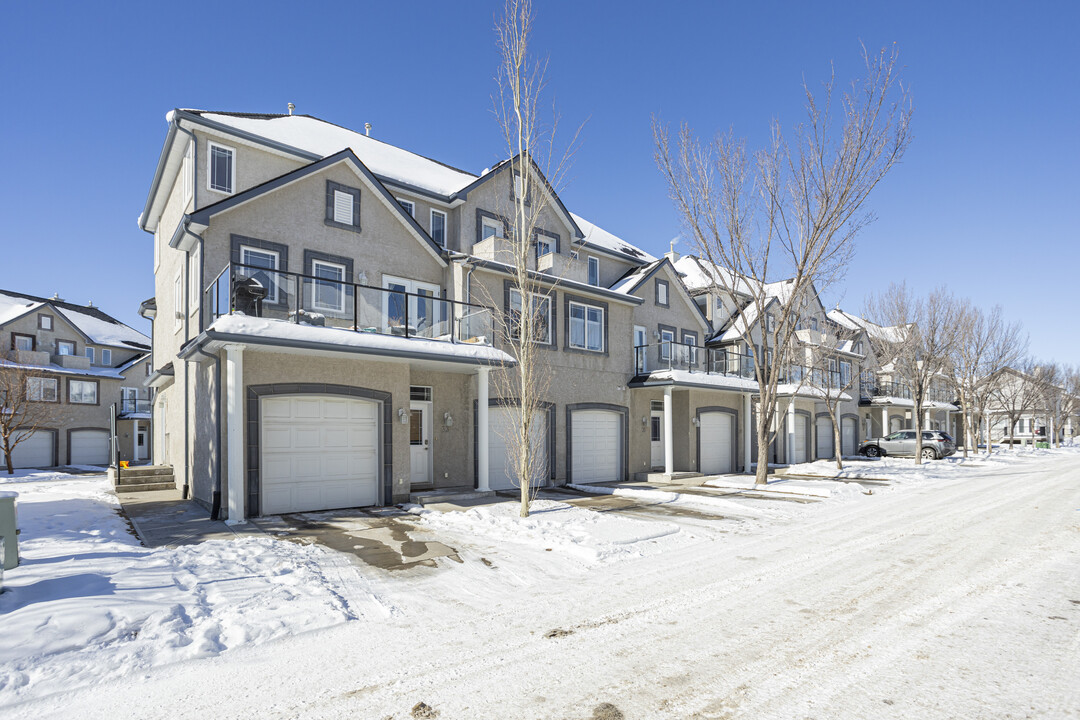 Stonehurst Place in Calgary, AB - Building Photo