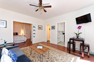 1997 Pinehurst Rd, Unit 1997 Pinehurst Road in Los Angeles, CA - Foto de edificio - Building Photo