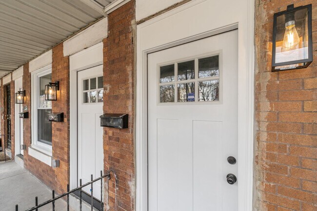 5758 Spruce St in Philadelphia, PA - Building Photo - Building Photo