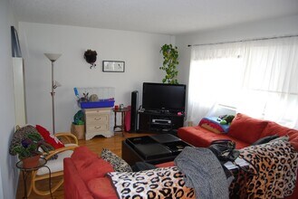 2011 Rockefeller Ln, Unit C in Redondo Beach, CA - Foto de edificio - Building Photo