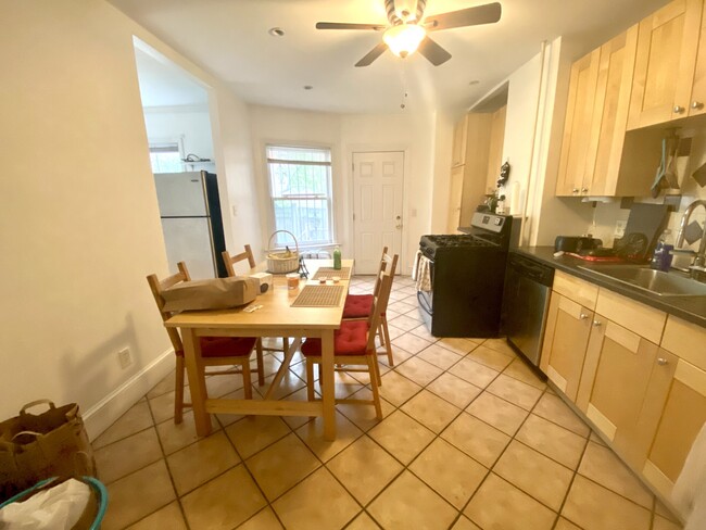 12 Fisk Pl, Unit 12