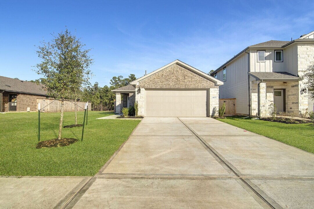 16675 Sterling Clf St in Conroe, TX - Building Photo