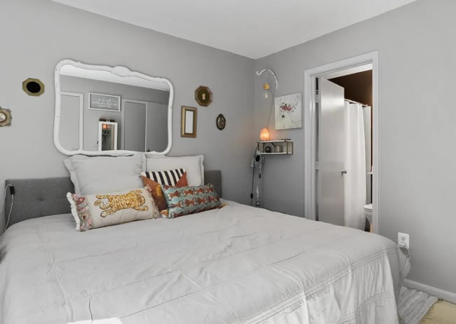 5680 White Dove Ln in Clifton, VA - Building Photo - Building Photo