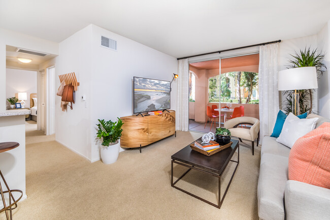 Oak Glen Apartment Homes in Irvine, CA - Foto de edificio - Building Photo