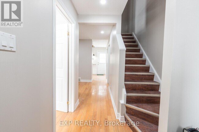 1294 Cahill Dr in Ottawa, ON - Building Photo - Building Photo
