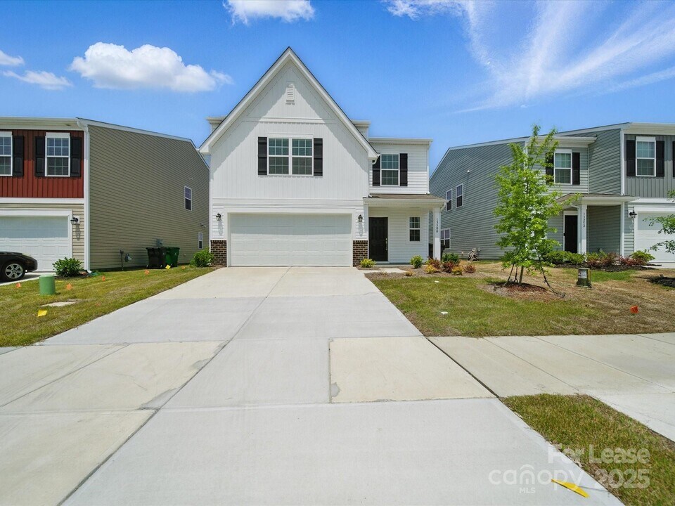 13300 Hampton Bay Ln in Charlotte, NC - Building Photo
