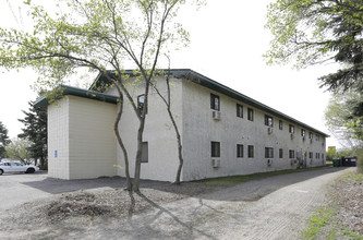 1075 County Highway 10 in Blaine, MN - Building Photo - Building Photo